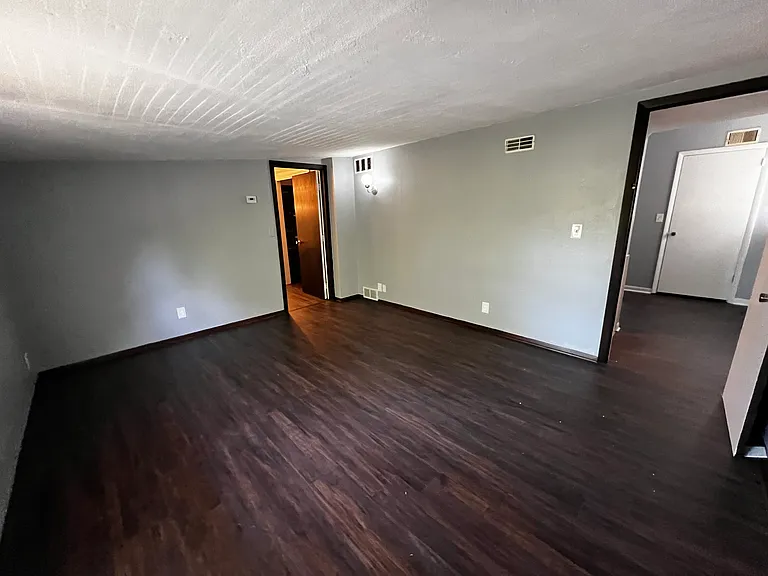 620 Paris Ave — Photo 5