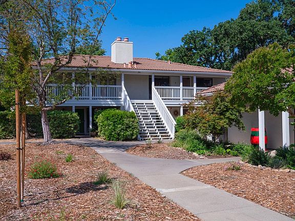 3rd image of 943 Mariposa Lane