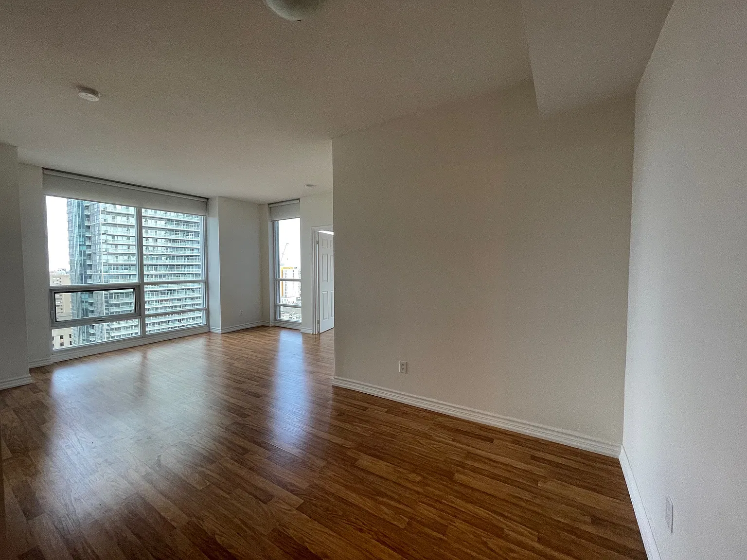 2 bed, 990 sqft, $3,300 — Photo 3