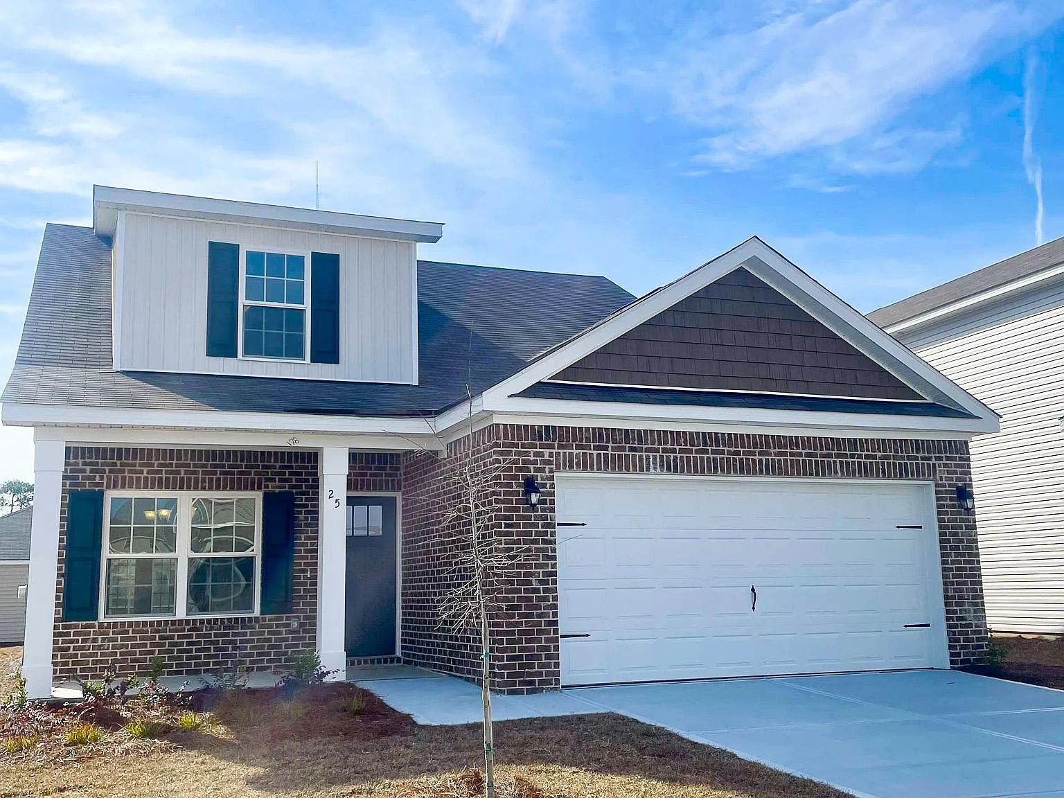 5 bed, 2.5 bath, 2434 sqft, $2,395 — Photo 3