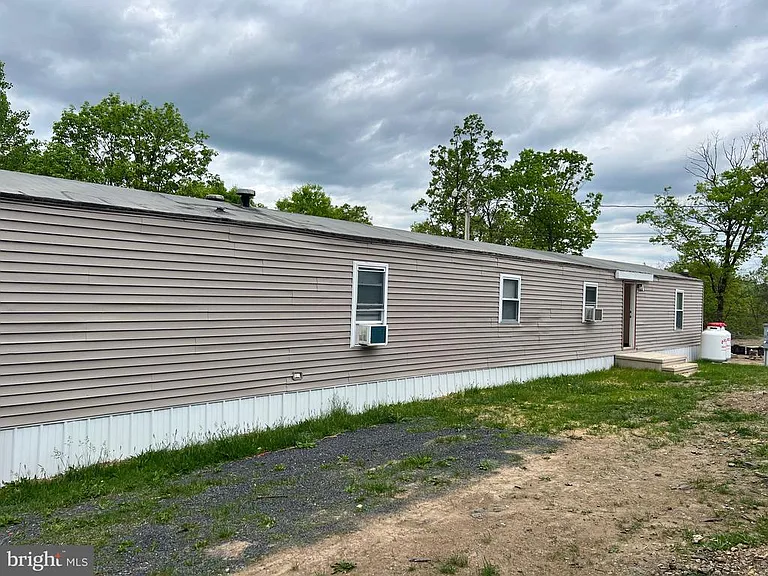 122 Dugan Ct — Photo 2