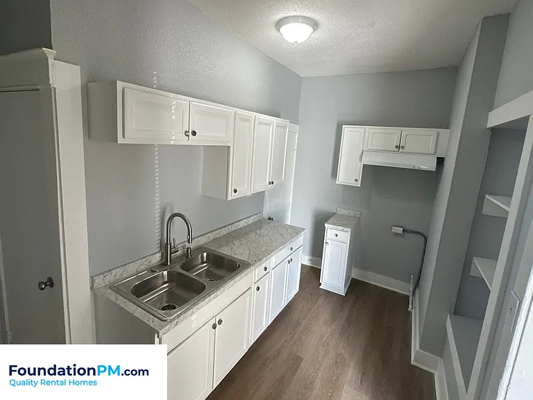 1688 Glenview Ave — Photo 3