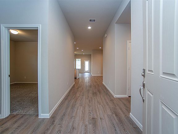 3rd image of 439 Stonebrook Ln