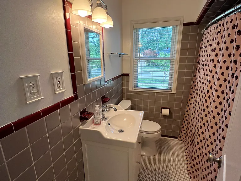4417 Amherst Rd — Photo 8