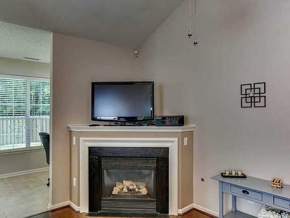 5th image of 127 Dorothy Dr