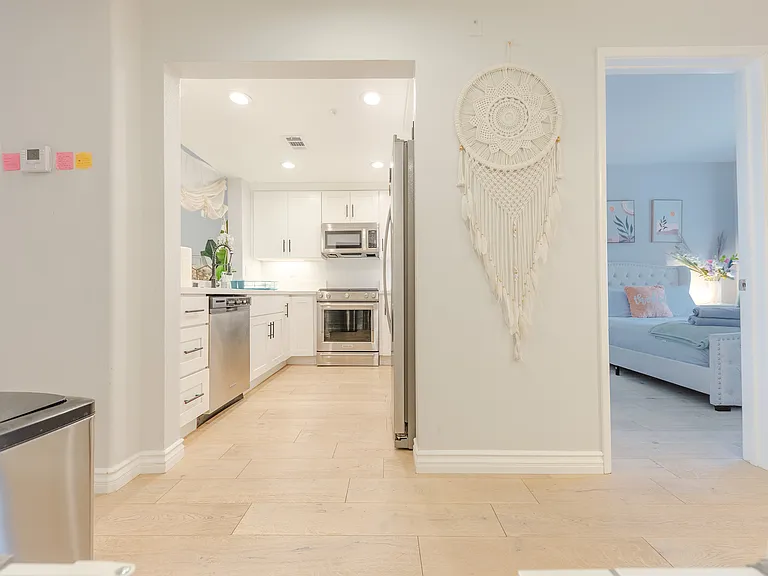 628 E Walnut St — Photo 11