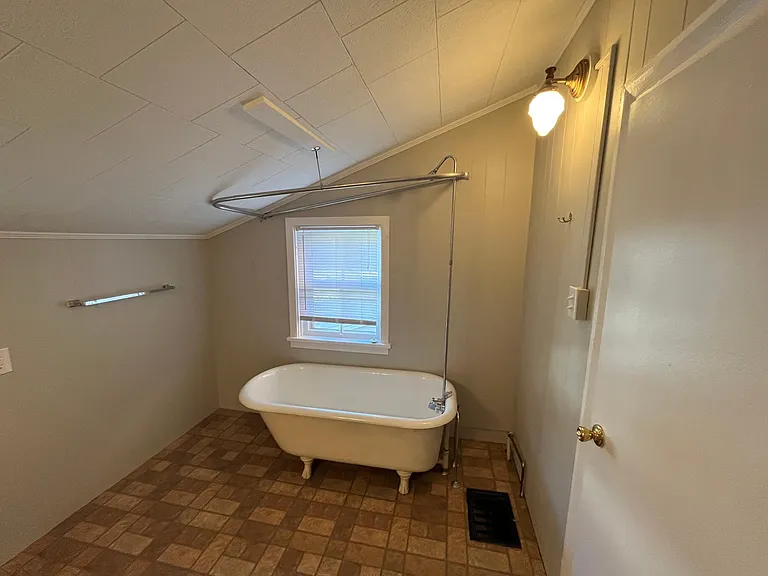 45 E North St — Photo 23