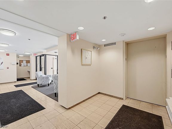 4th image of 140 Fox Hollow Dr APT 203C