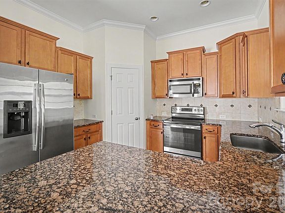 4th image of 15109 Jade St