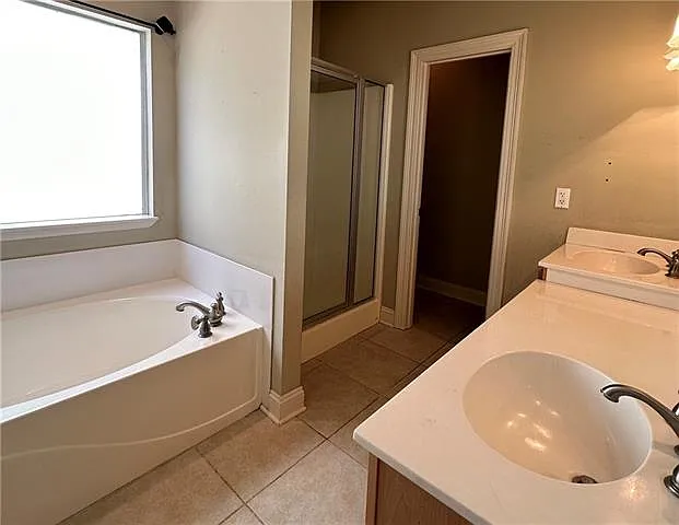 336 Lismore Ln — Photo 7