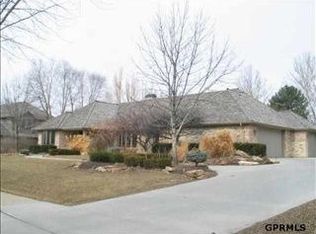 9810 Ascot Dr, Omaha, NE 68114