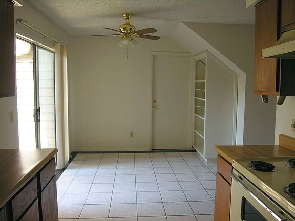 4th image of 2168 Knoll Crest Dr