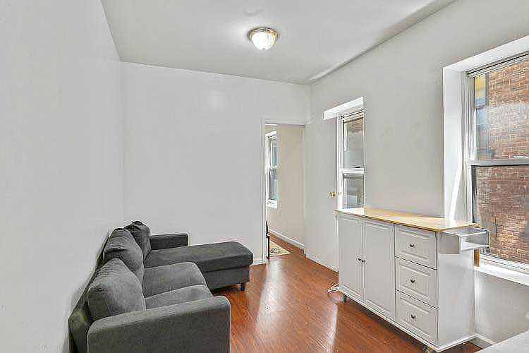 1st image of 522 E 11th St #10