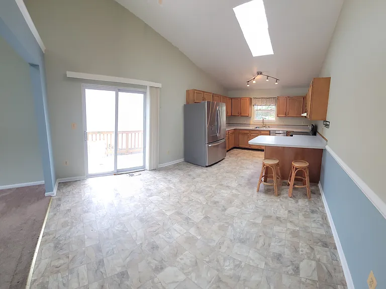 1147 Skyway Dr — Photo 5