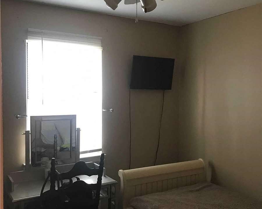 2nd image of 1871 Jones Ave N