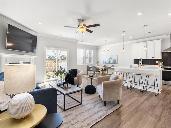 1803 Honey Milk Rd, Chesapeake, VA 23323