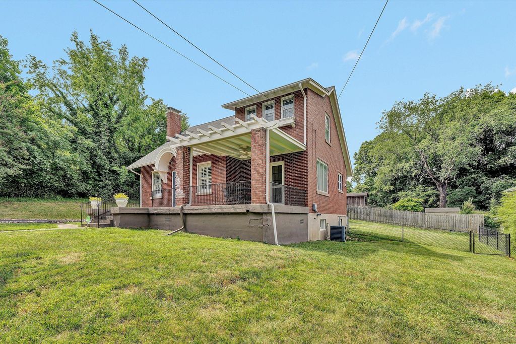 Apartment in Roanoke, Woodcliff, Garden City - View 3
