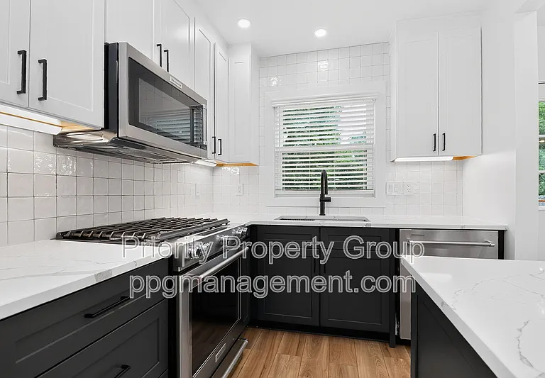 1033 Drummond Ave — Photo 15