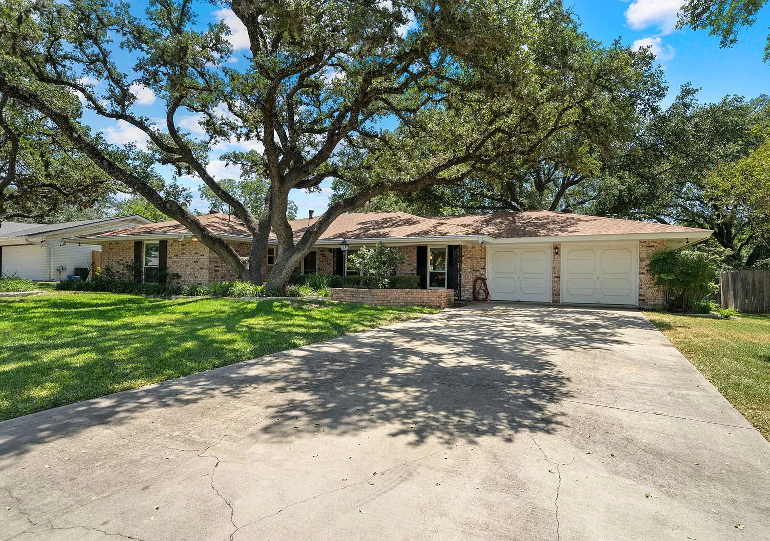 638 Rocklyn Dr. Wincrest — Photo 1