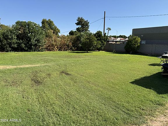4th image of 1046 E UNIVERSITY Drive