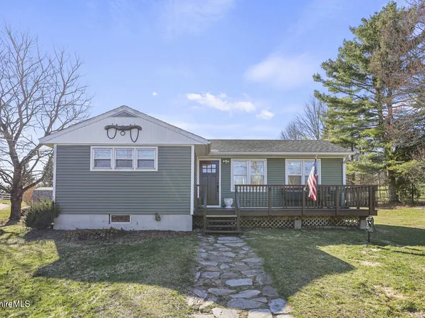31 New Windsor Rd, Hinsdale, MA 01235