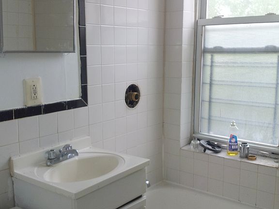 5th image of 361 Fenimore St APT 3L