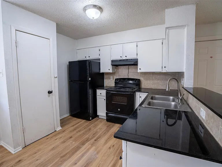 10209 Brownie Dr #D — Photo 2