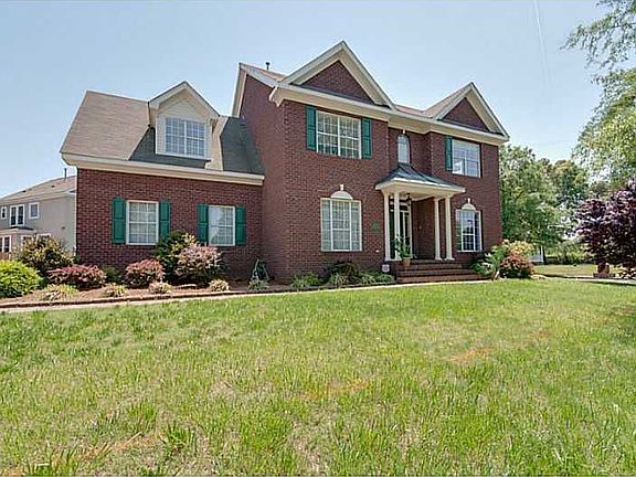 2nd image of 3001 N Lakebridge Dr