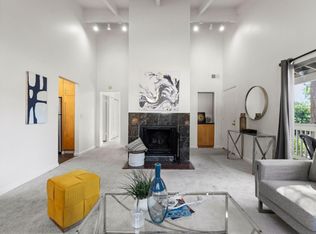 19305 Vineyard Ln, Saratoga, CA 95070