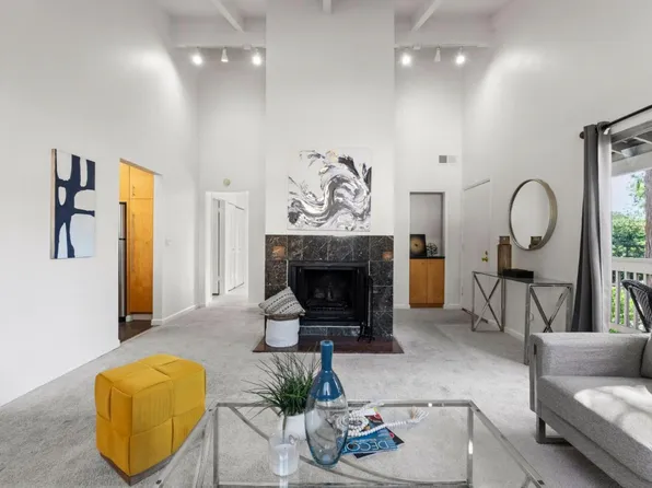 19305 Vineyard Ln, Saratoga, CA 95070