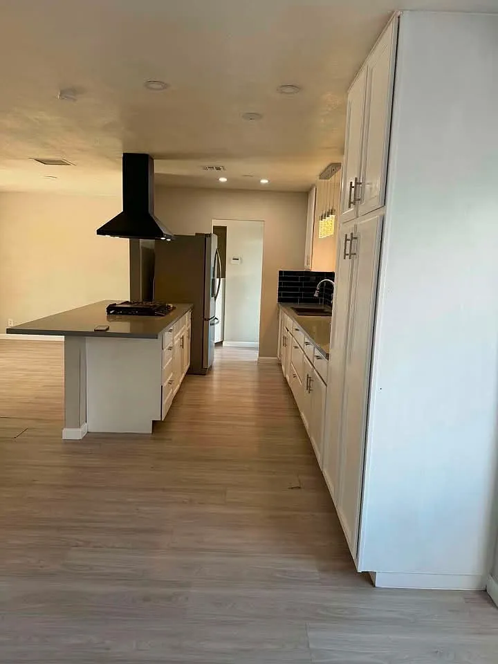 3 bed, 1050 sqft, $1,900 — Photo 2