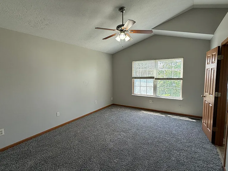 544 Sycamore Dr — Photo 14