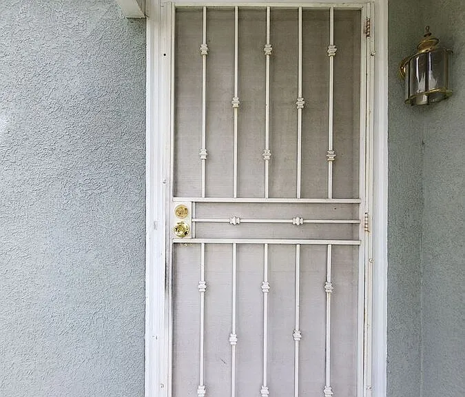 555 W Whittier Ave — Photo 5