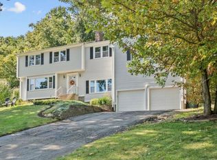 241 Magee Dr, Hamden, CT 06514