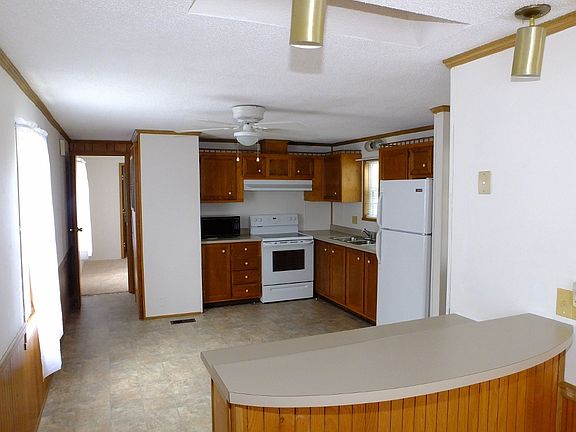 kitchen 13'9"x12'7"
