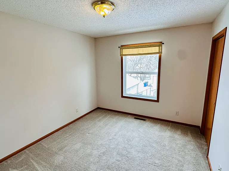 335 Sherwood Ave — Photo 10