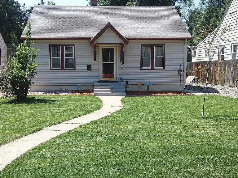 1311 Longs Peak Ave — Photo 1