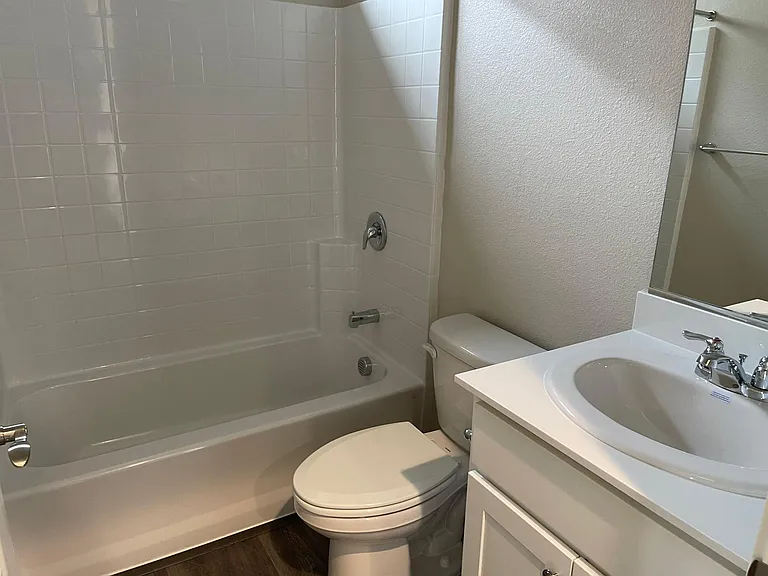 573.5 Country Hollow Dr — Photo 9