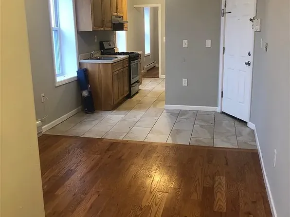 215 Summit Avenue image 2 of 8