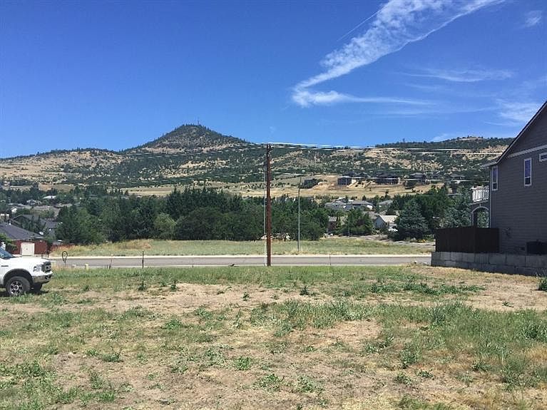 2nd image of 4682 Hillcrest Rd