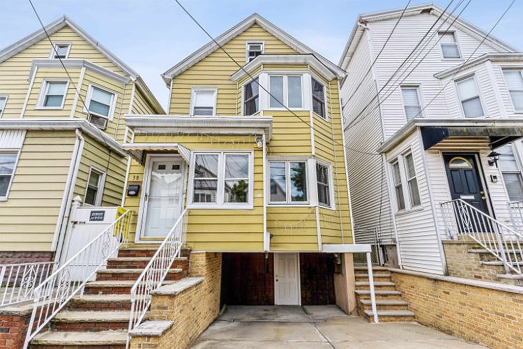 2nd image of 38 E 27th St