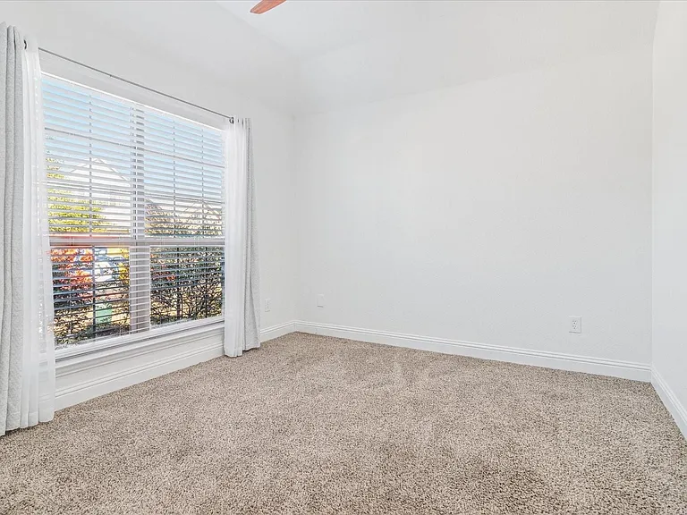 16400 Stillhouse Hollow Ct — Photo 5