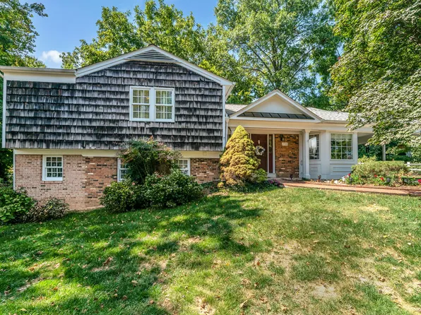 2708 N Kensington St, Arlington, VA 22207