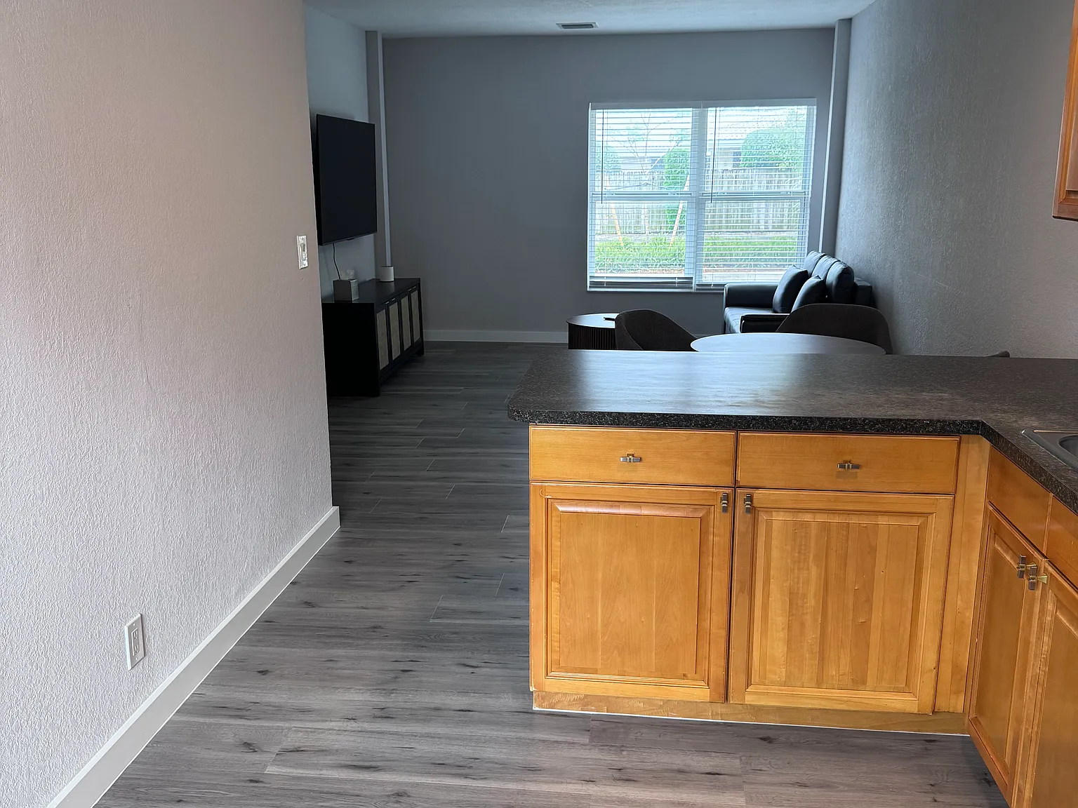 2 bed, 800 sqft, $2,300 — Photo 3