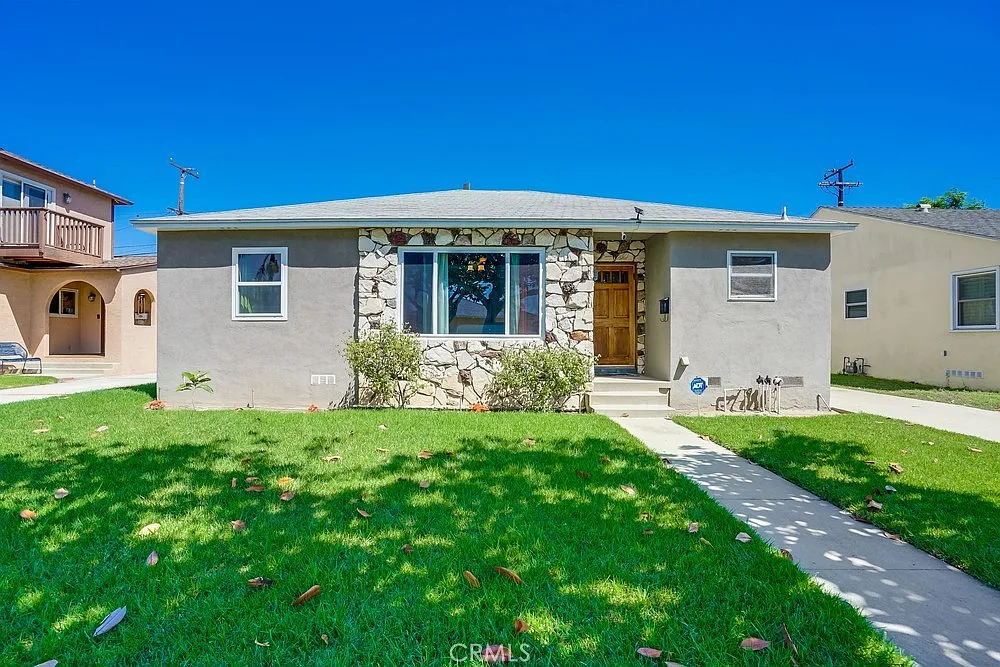 3 bed, 1213 sqft, $4,400 — Photo 3