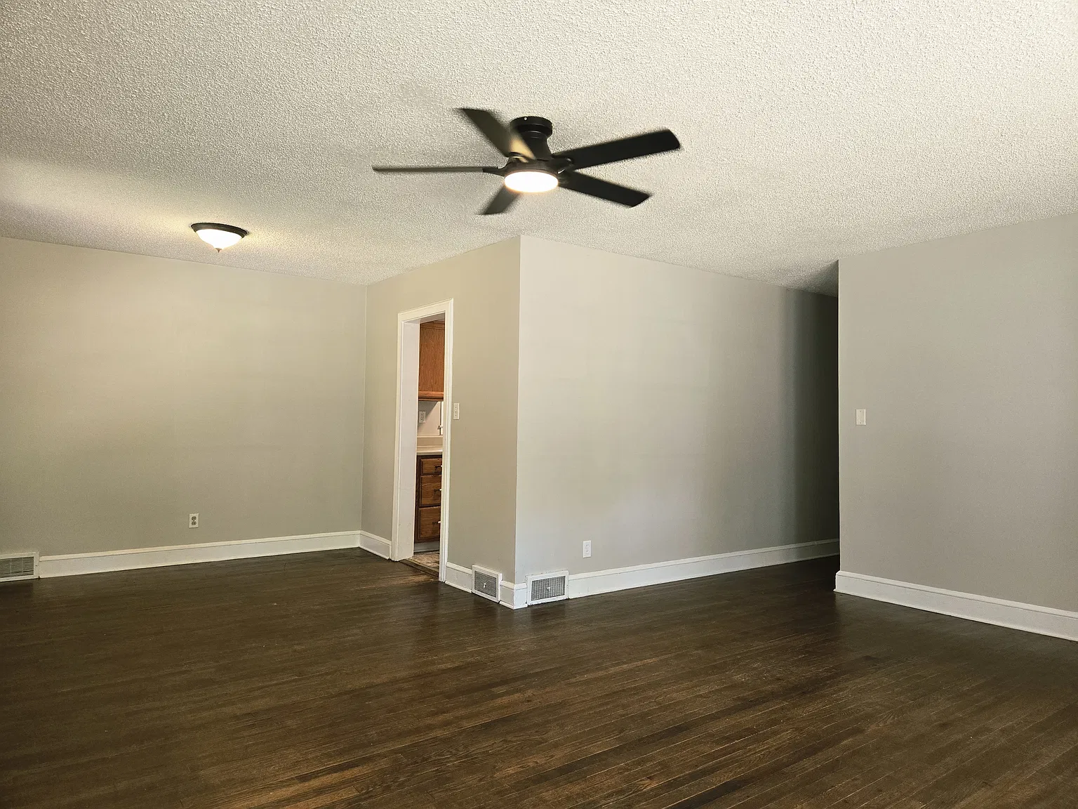 3 bed, 1.5 bath, 1104 sqft, $1,875 — Photo 3
