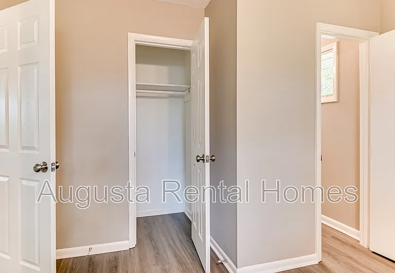 2328 Prague Ct — Photo 27