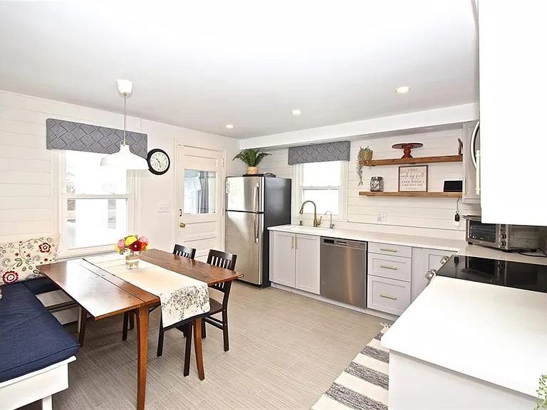 139 Coggeshall Ave — Photo 11