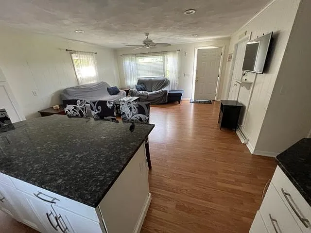 11 Hollywood Ave — Photo 9