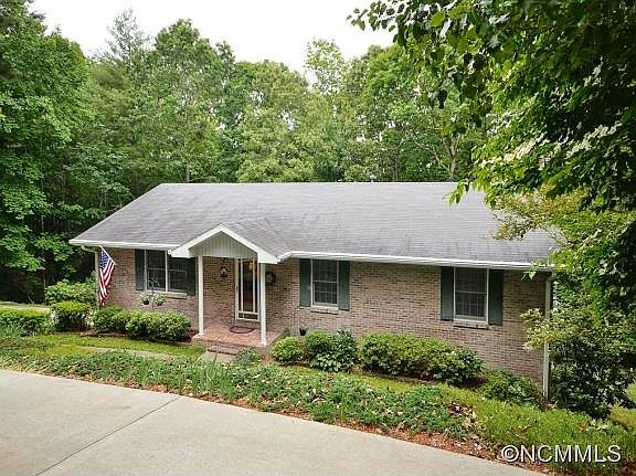 1st image of 423 Deerhaven Ln